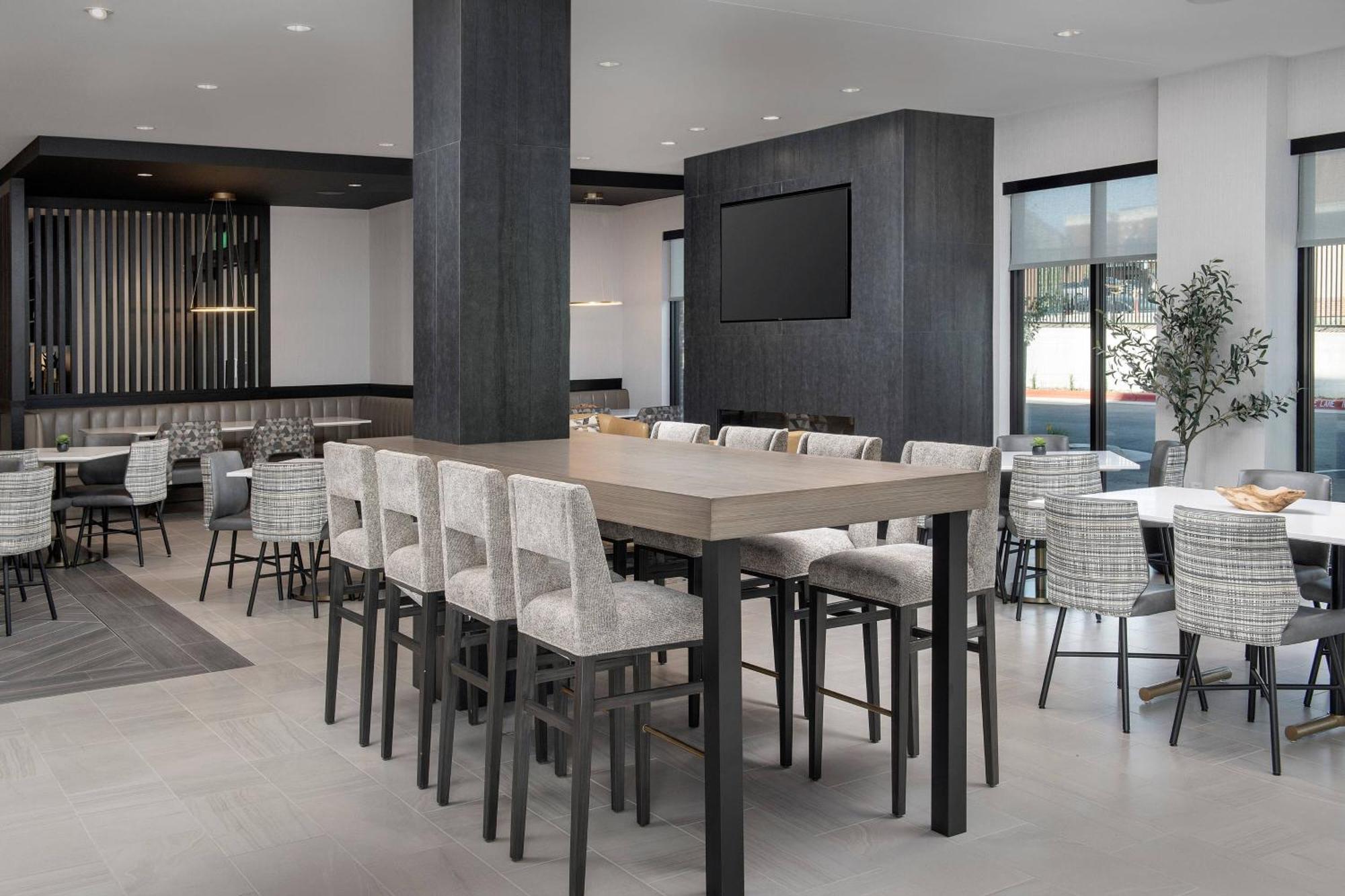 Hotel By Marriott Downtown 3*