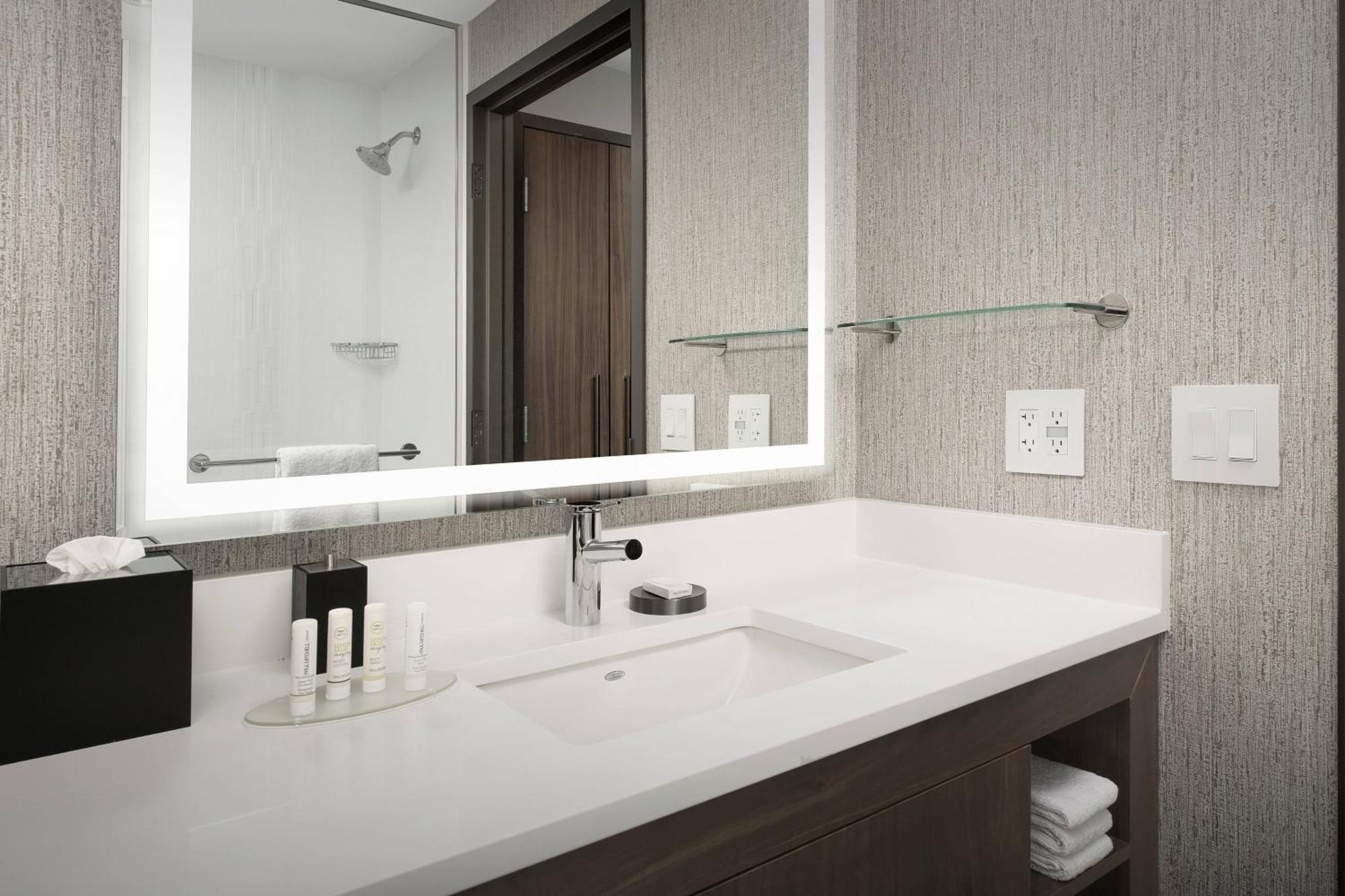 Hotel By Marriott Downtown 3*